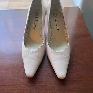 Bella Vita cream pumps size 7N